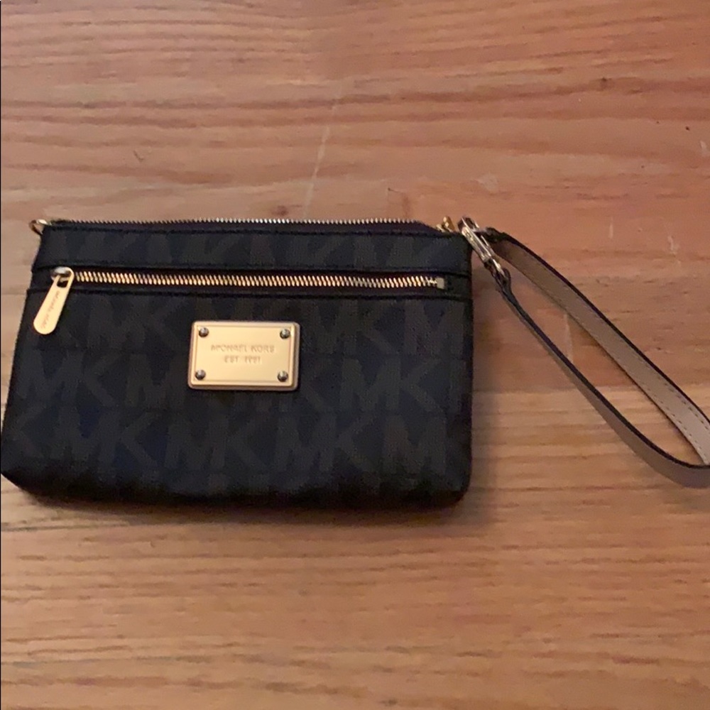 Micheal Kors wristlet